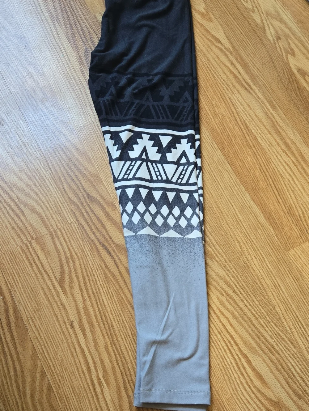 Black/Gray Print Leggings